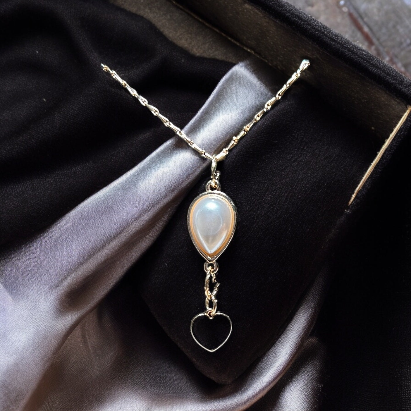 Sophisticated & Exclusive Opal Necklace