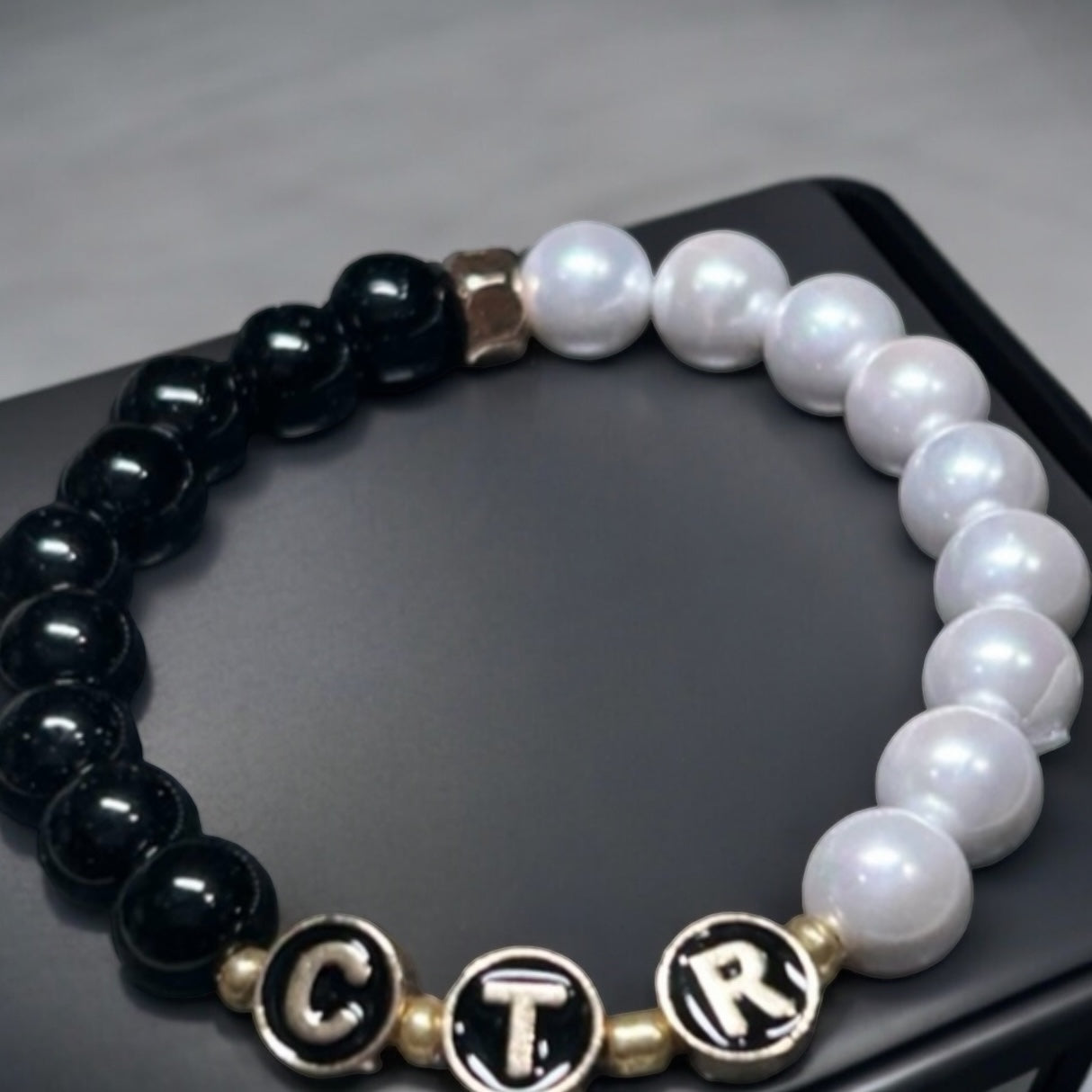 Elegant Black & White CTR